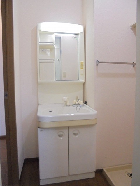 洗面設備　写真は101号室です（参考）