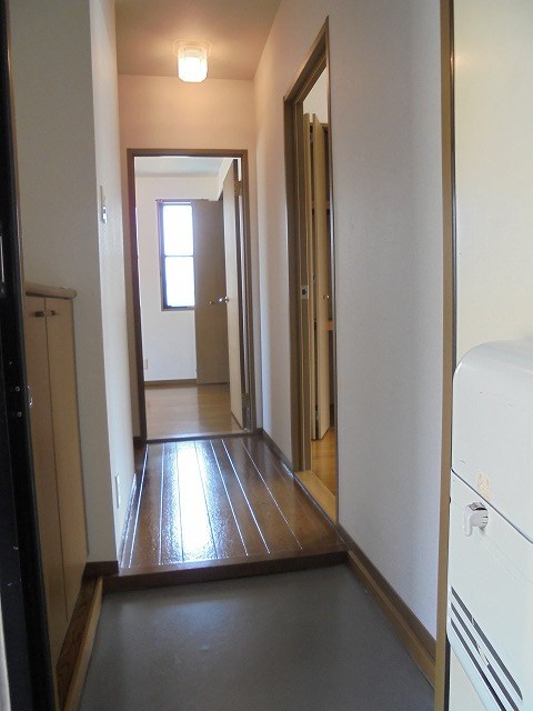 玄関　写真は101号室です（参考）