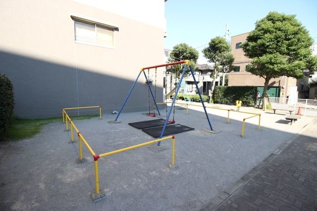 その他　敷地内にある遊び場