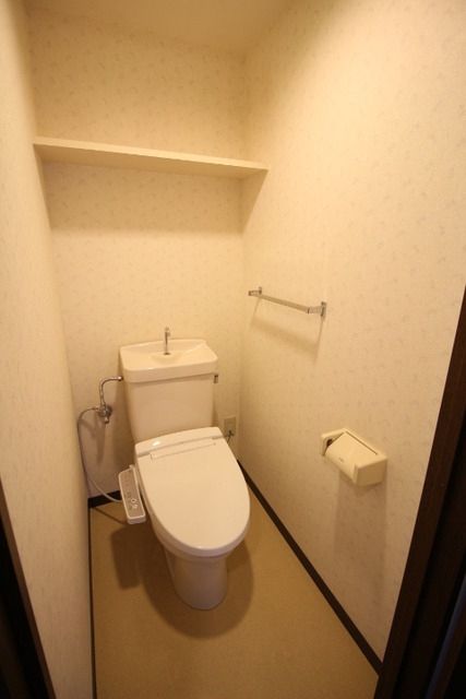 トイレ　嬉しいウォッシュレット完備