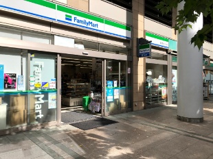 コンビニ　ファミリーマート 港区白金プラザ店（コンビニ）まで323m