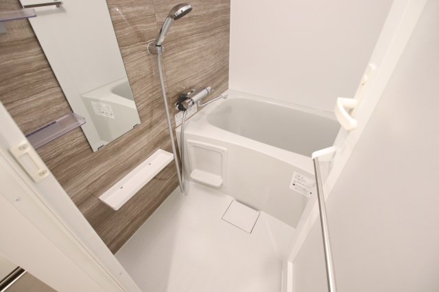 バス・シャワールーム　※別部屋参考写真となります※