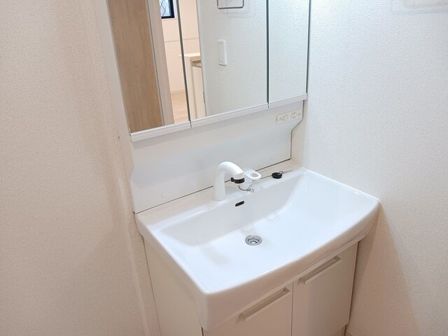 洗面設備　コンパクトで使いやすい洗面所