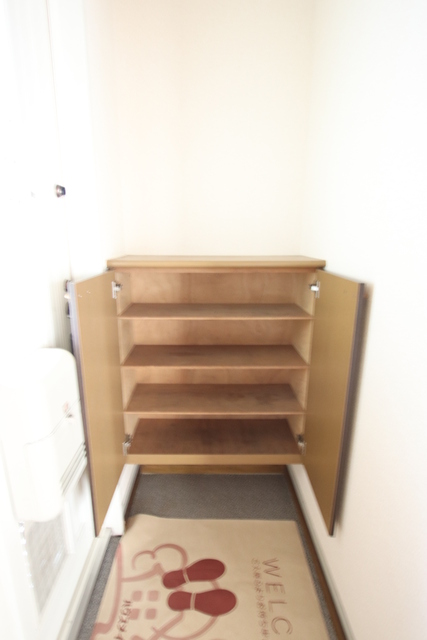 玄関　玄関下駄箱