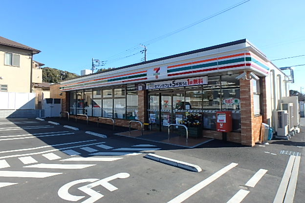 コンビニ　セブン－イレブン　横須賀長沢４丁目店（コンビニ）まで300m