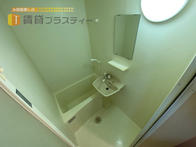 バス・シャワールーム　１日の疲れをバスルームでゆっくりと…。