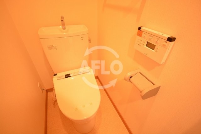 トイレ　will Do松屋町（ウィルドゥ松屋町）　温水洗浄便座