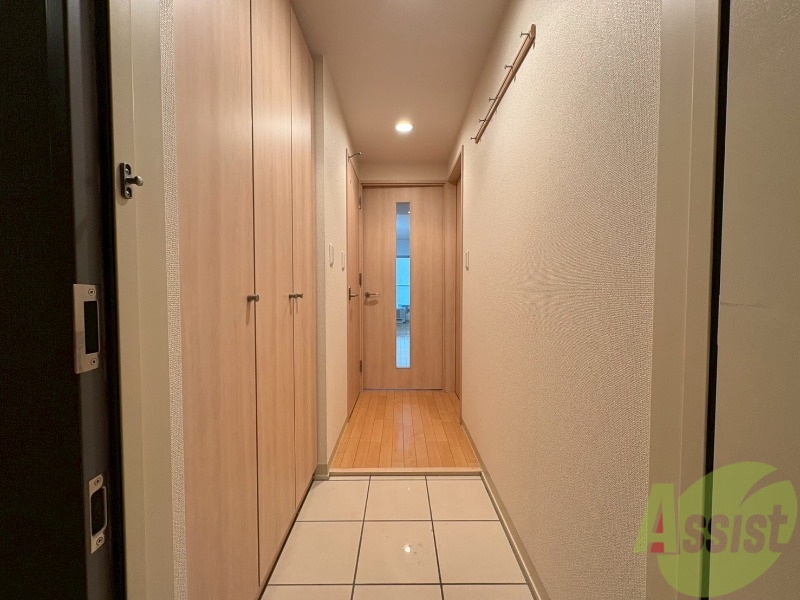 玄関　玄関です。すぐ広いリビングにつながっています。