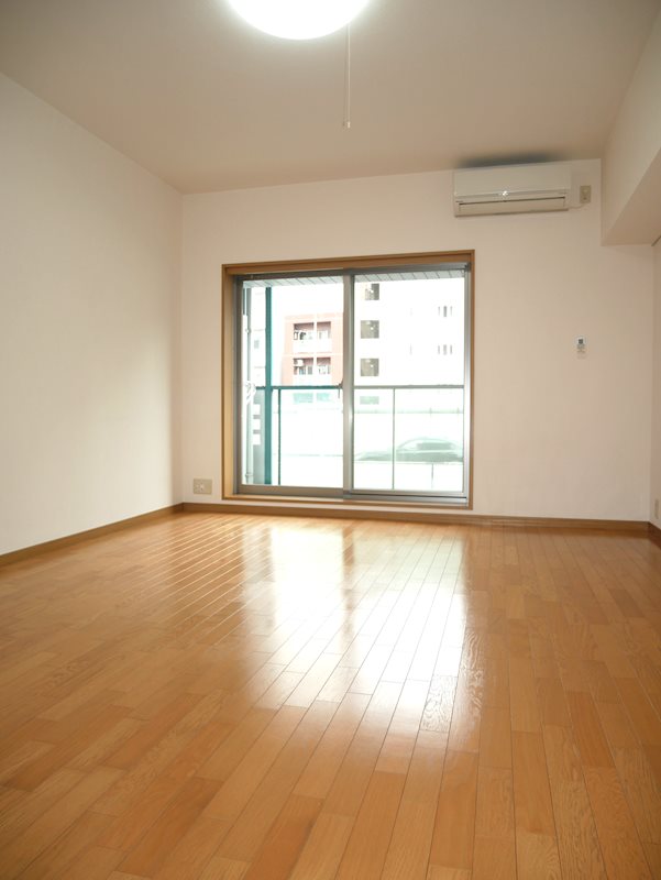 居室・リビング　こちらの居間で趣味の時間をお楽しみください