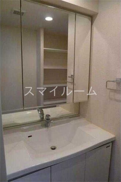 洗面設備　同一間取り別部屋の参考写真となります。