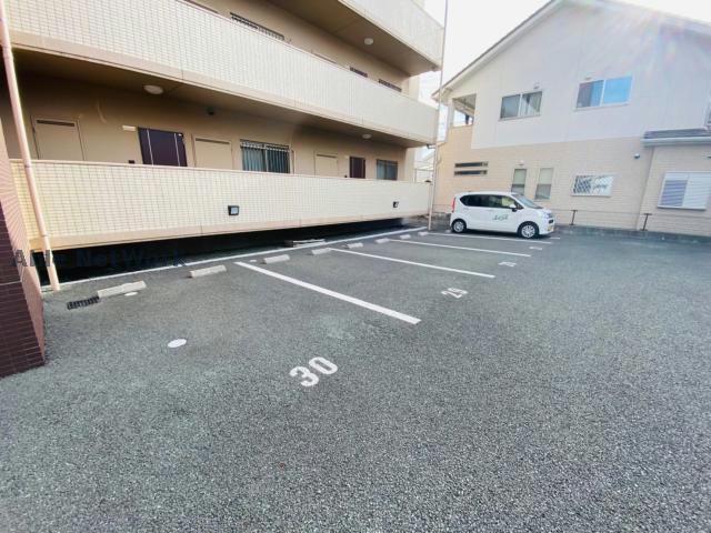 駐車場　駐車場