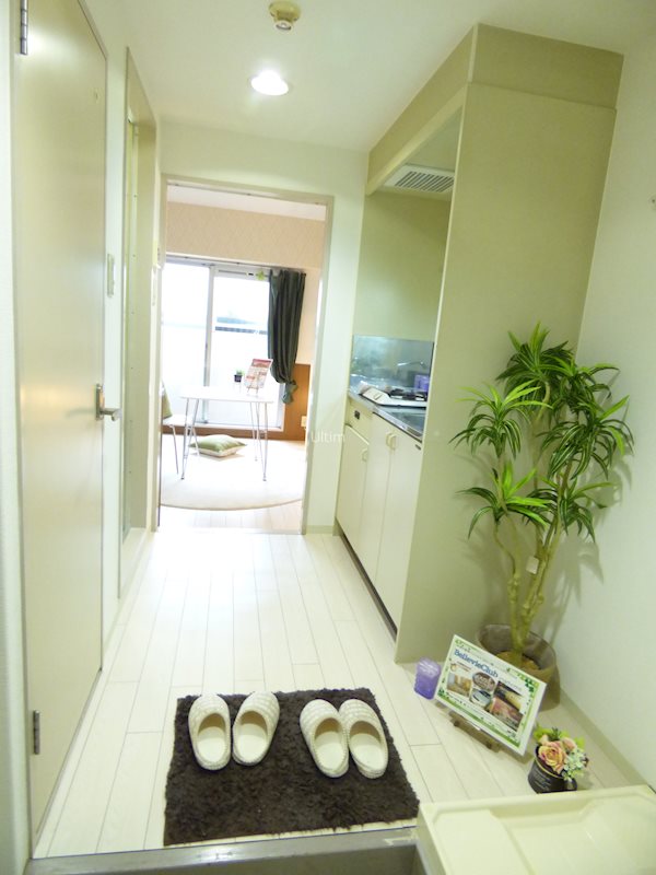 玄関　別部屋のお写真です。ご参考までに！