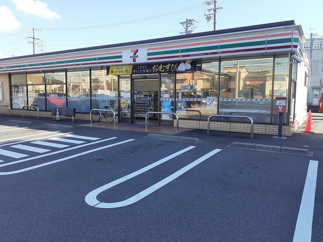 コンビニ　セブンイレブン草平町店（コンビニ）まで600m
