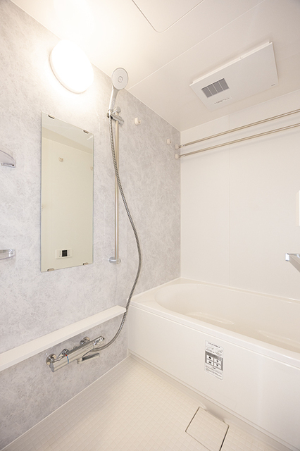 駐車場　出入りしやすい広さの駐車場です。