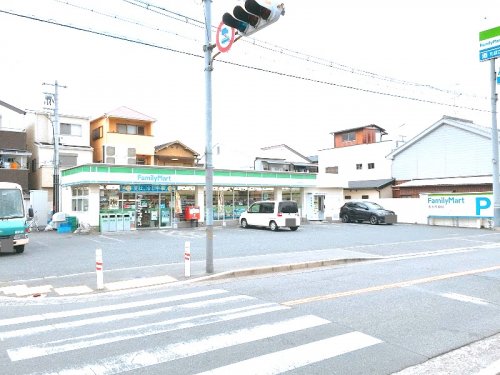 コンビニ　ファミリーマート 京屋西湊店（コンビニ）まで329m