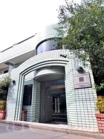 その他共有部分　ゆとりのあるエントランスです