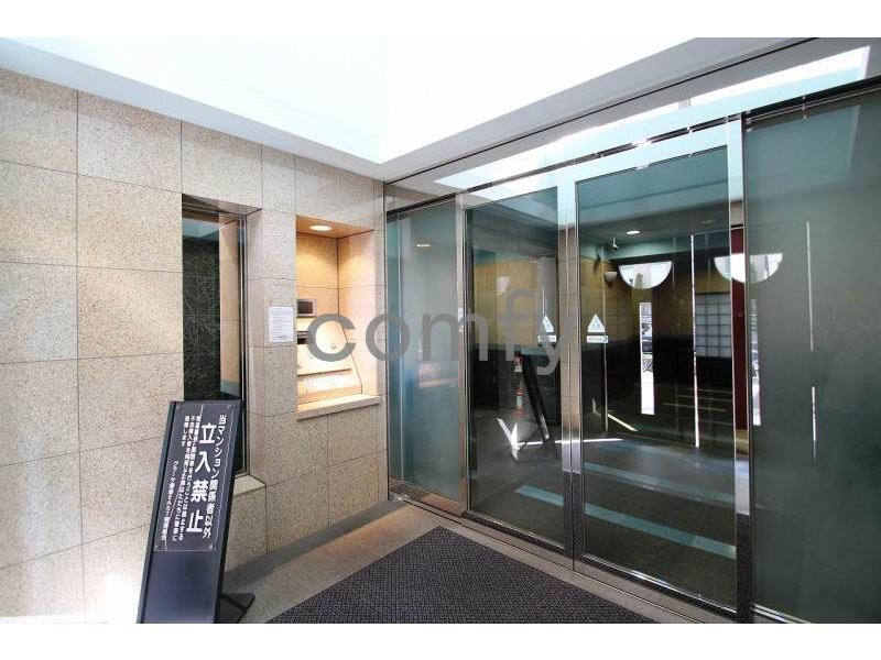 エントランス　オートロック付きエントランス