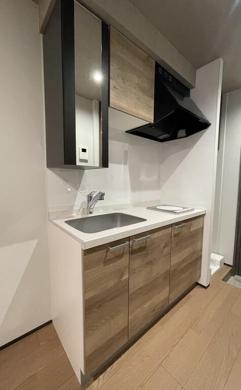 キッチン　家具はモデルルーム参考例です。反転タイプ