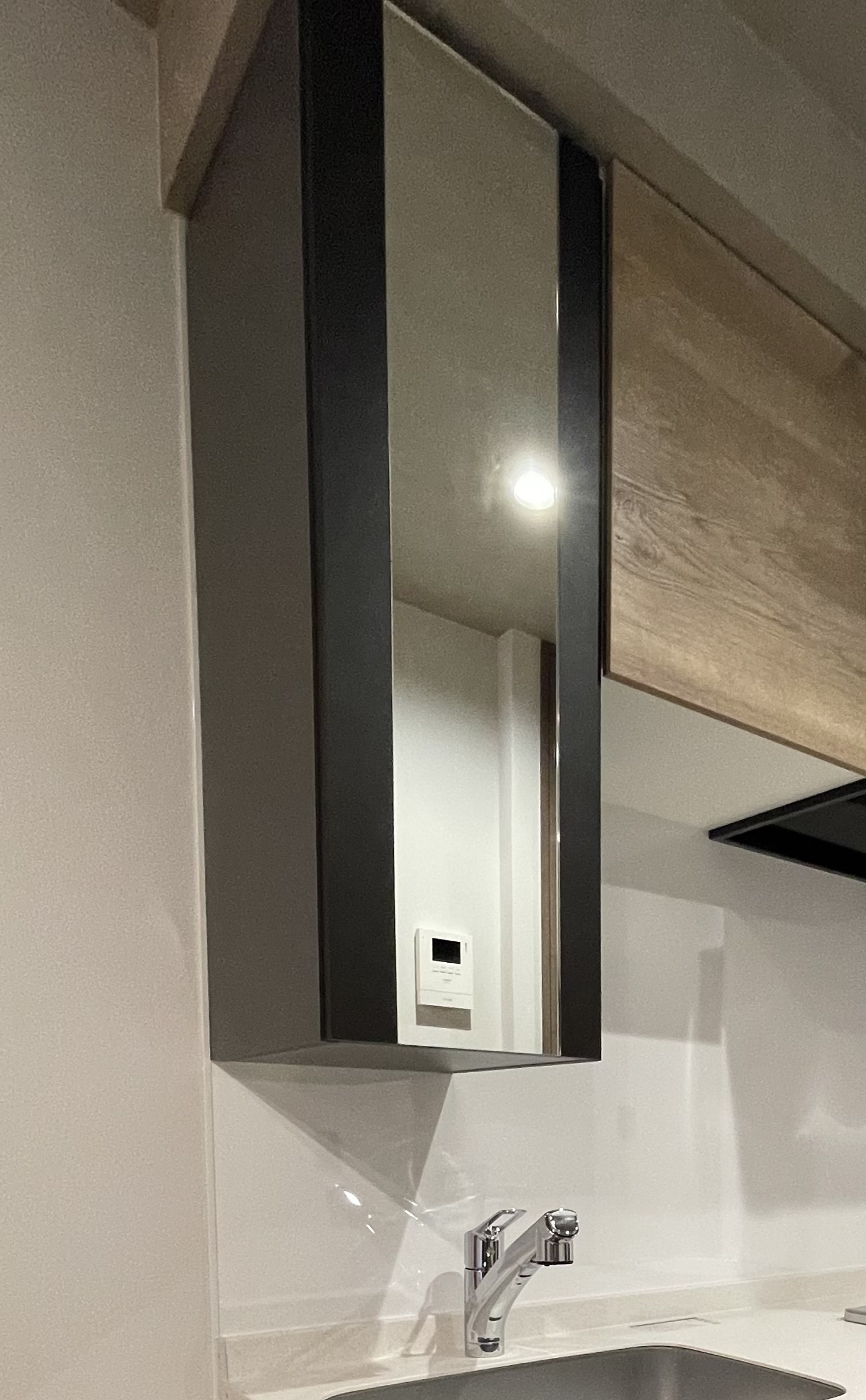 洗面設備　家具はモデルルーム参考例です。反転タイプ