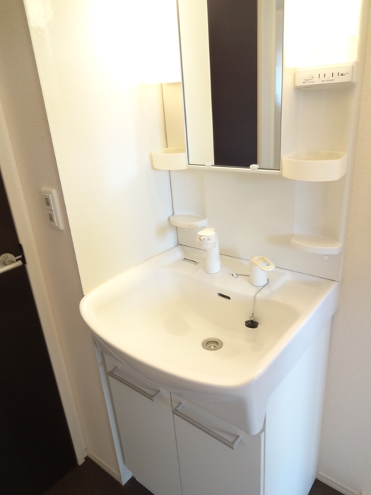 洗面設備　※同タイプの部屋写真です