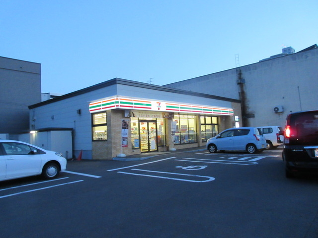 コンビニ　セブンイレブン札幌北1条東12丁目店（コンビニ）まで169m