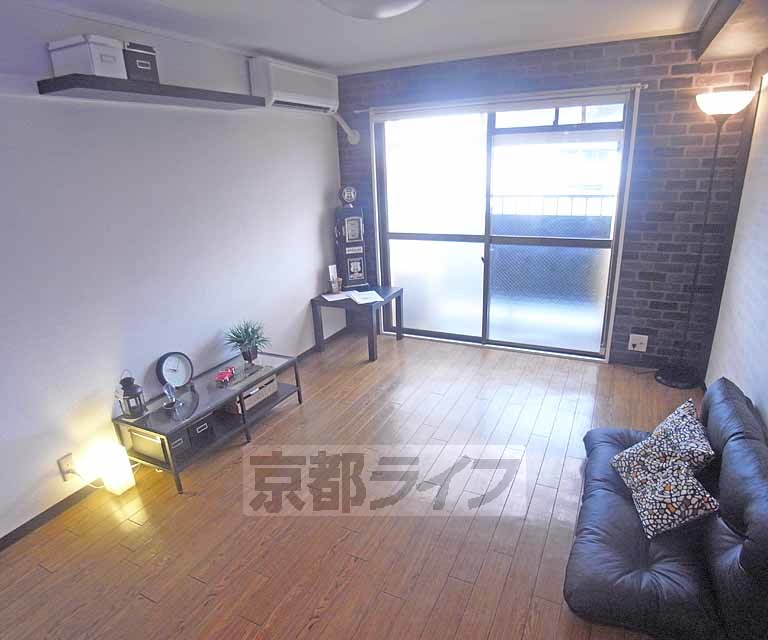 居室・リビング　遊び心たっぷりのお部屋です！