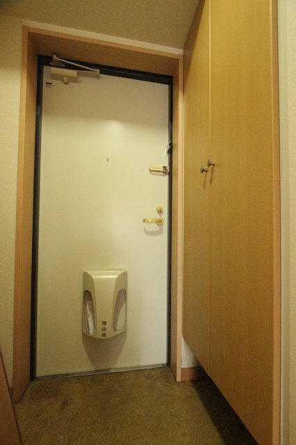 玄関　同物件別号室のものです。