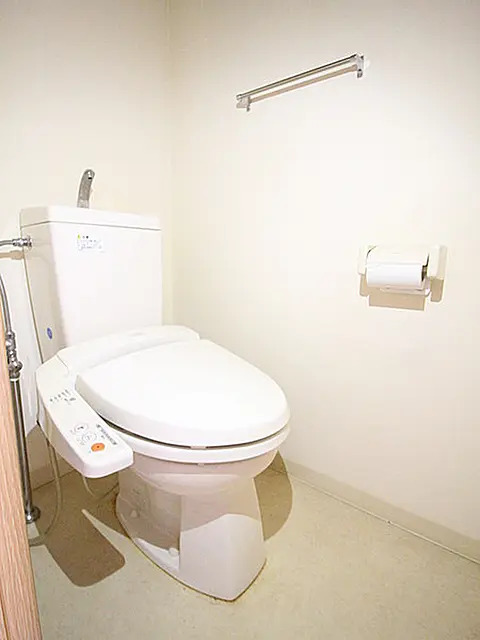 トイレ　嬉しい温水洗浄便座♪