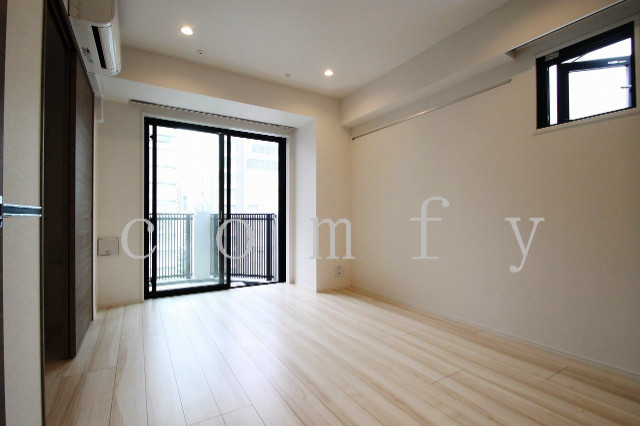 居室・リビング　２面採光の明るいリビング