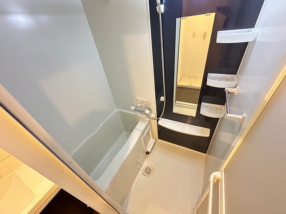 バス・シャワールーム　※別部屋の写真です