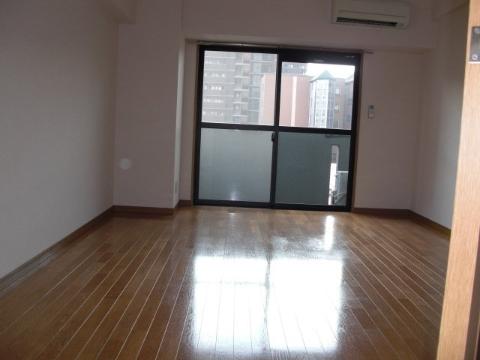 居室・リビング　室内