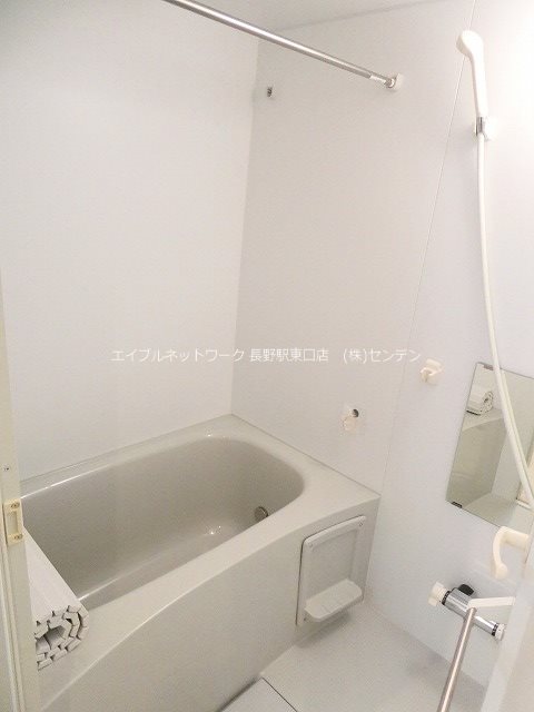 バス・シャワールーム　※写真は102号室です。（参考）