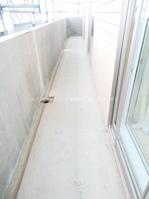 バルコニー　※写真は102号室です。（参考）