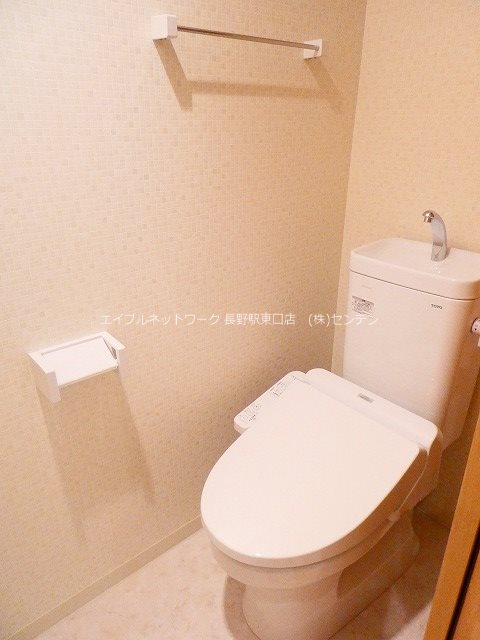 トイレ　※写真は102号室です。（参考）