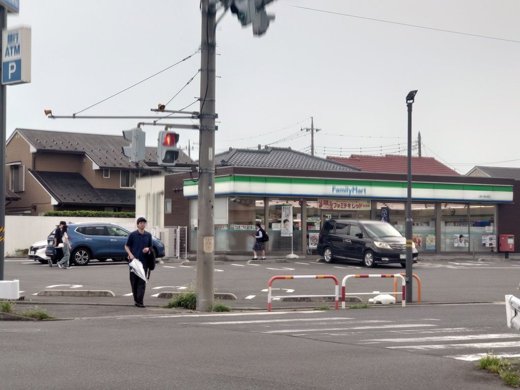コンビニ　ファミリーマート 上尾小敷谷東店（コンビニ）まで460m