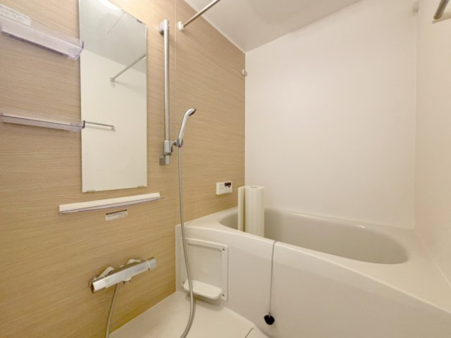 バス・シャワールーム　清潔感あるバスルームq