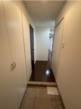 玄関　※別部屋の参考写真です。