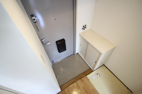 玄関　※別号室の写真です