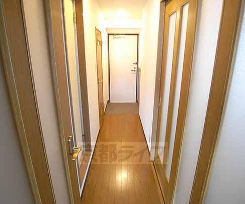 その他部屋・スペース　お部屋から見た廊下です