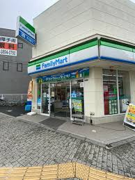 コンビニ　ファミリーマート田端新町三丁目店（コンビニ）まで321m