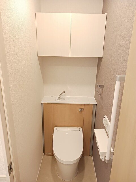 トイレ　温水洗浄便座