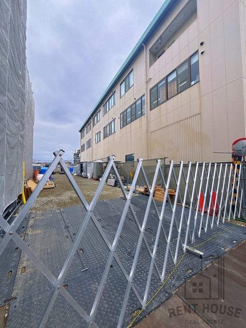 駐車場　外観（建設中）