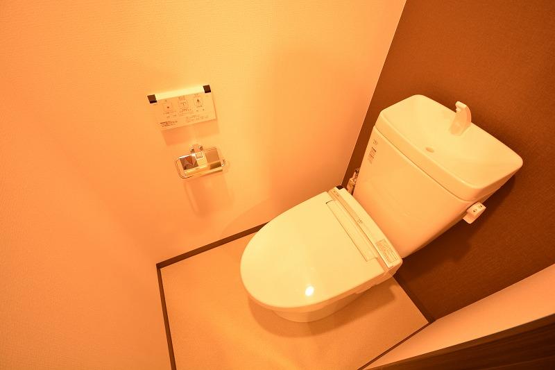 トイレ　アドバンス大阪城アンジュ　温水洗浄便座