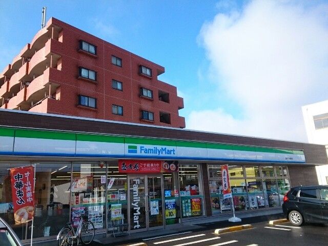 コンビニ　ファミリーマート下小鳥町店（コンビニ）まで400m