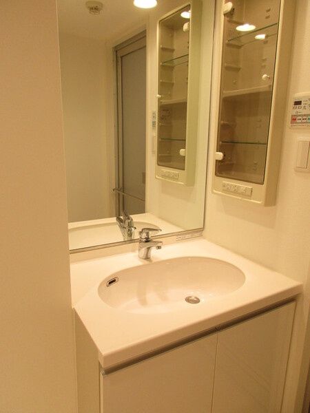 洗面設備　☆朝の支度に便利な独立洗面☆