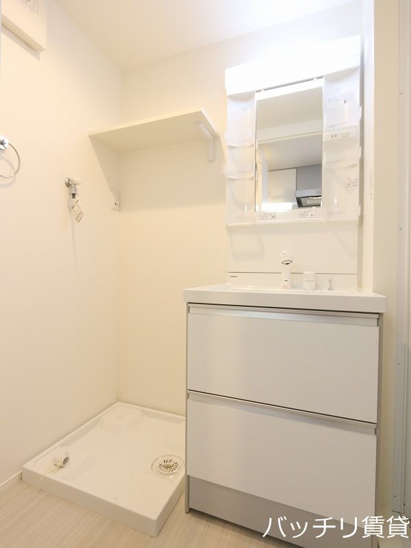 洗面設備　同型タイプの為、現状を優先いたします。