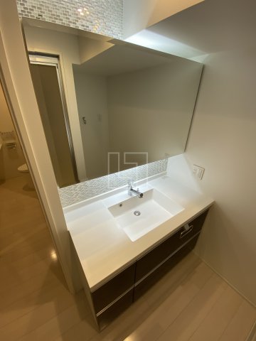 洗面設備　レジディア堺筋本町プレイス　独立洗面台