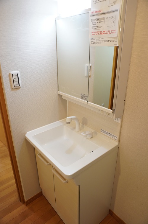 洗面設備　独立洗面台は忙しい朝の見方です。