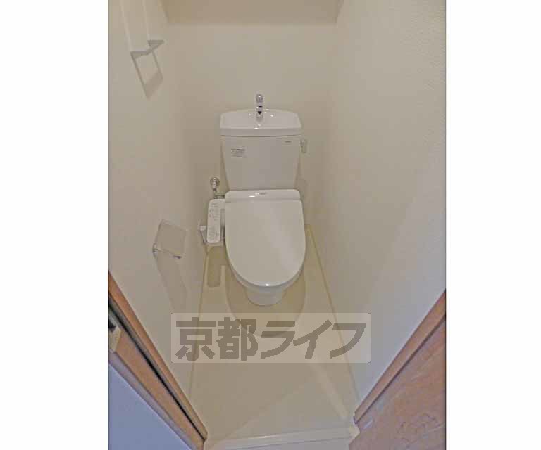 トイレ　ウォシュレット完備。