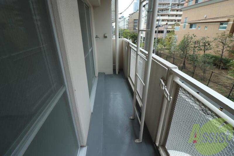 バルコニー　明るいバルコニーです